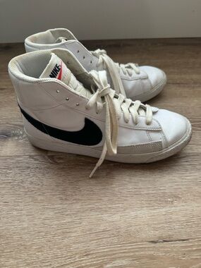 Nike White High-Top blazer sneakers size youth 6.5